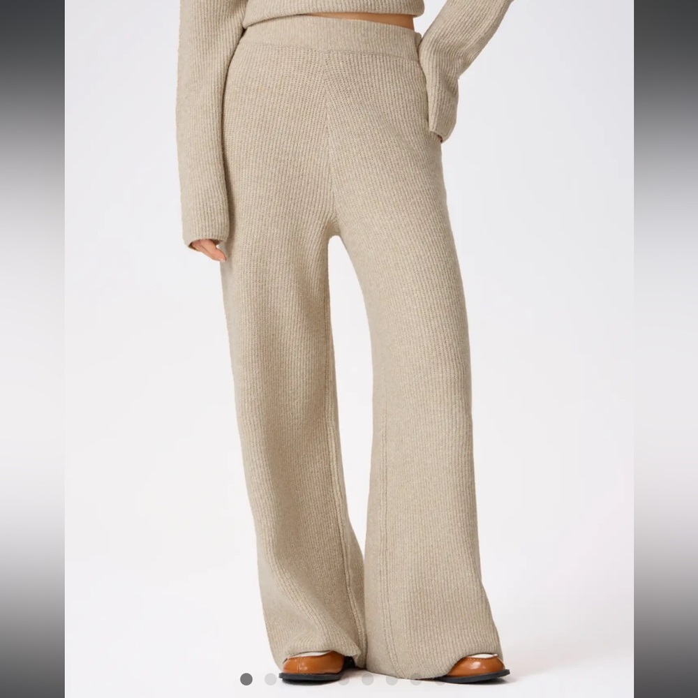 cider Wool-blend Knitted Mid Waist Wide Leg Trousers
never worn
size m